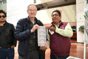 Venta del boleto de la Lotería Nacional en conmemoración por el 50 aniversario de la Universidad Autónoma Metropolitana