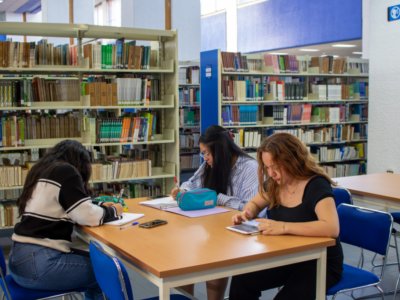Abarca una amplia variedad de publicaciones académicas y culturales que reflejan el compromiso de la universidad con la generación y difusión del conocimiento.