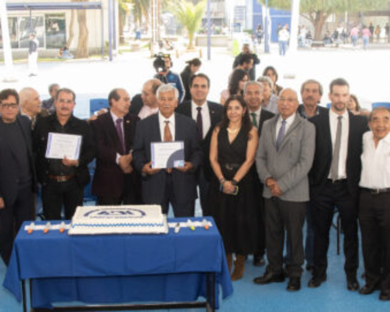 2025 ENTREGA DE RECONOCIMIENTOS A SU LABOR EN ESTA CASA DE ESTUDIO A LO LARGO DE SU ESTANCIA LABORAL (177) copia